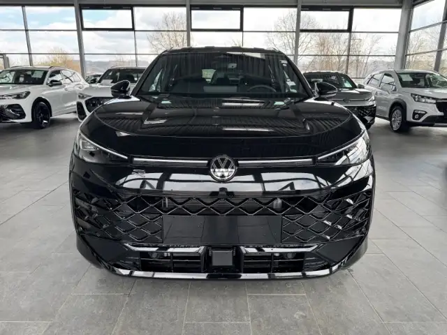 Volkswagen T-Roc view 2