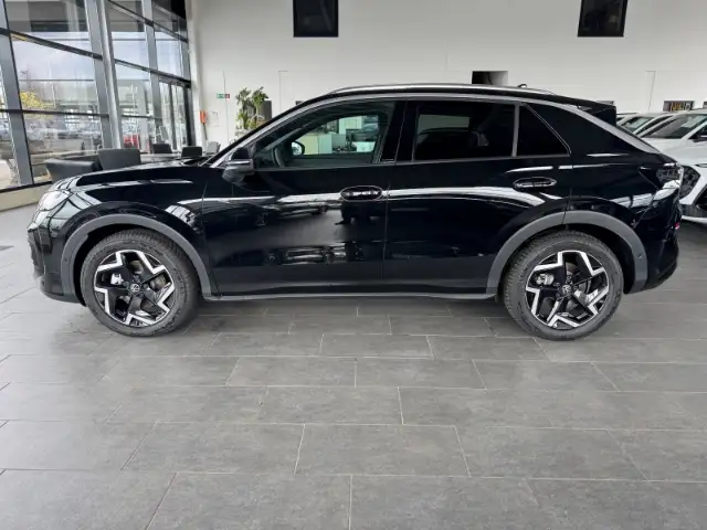 Volkswagen T-Roc view 8