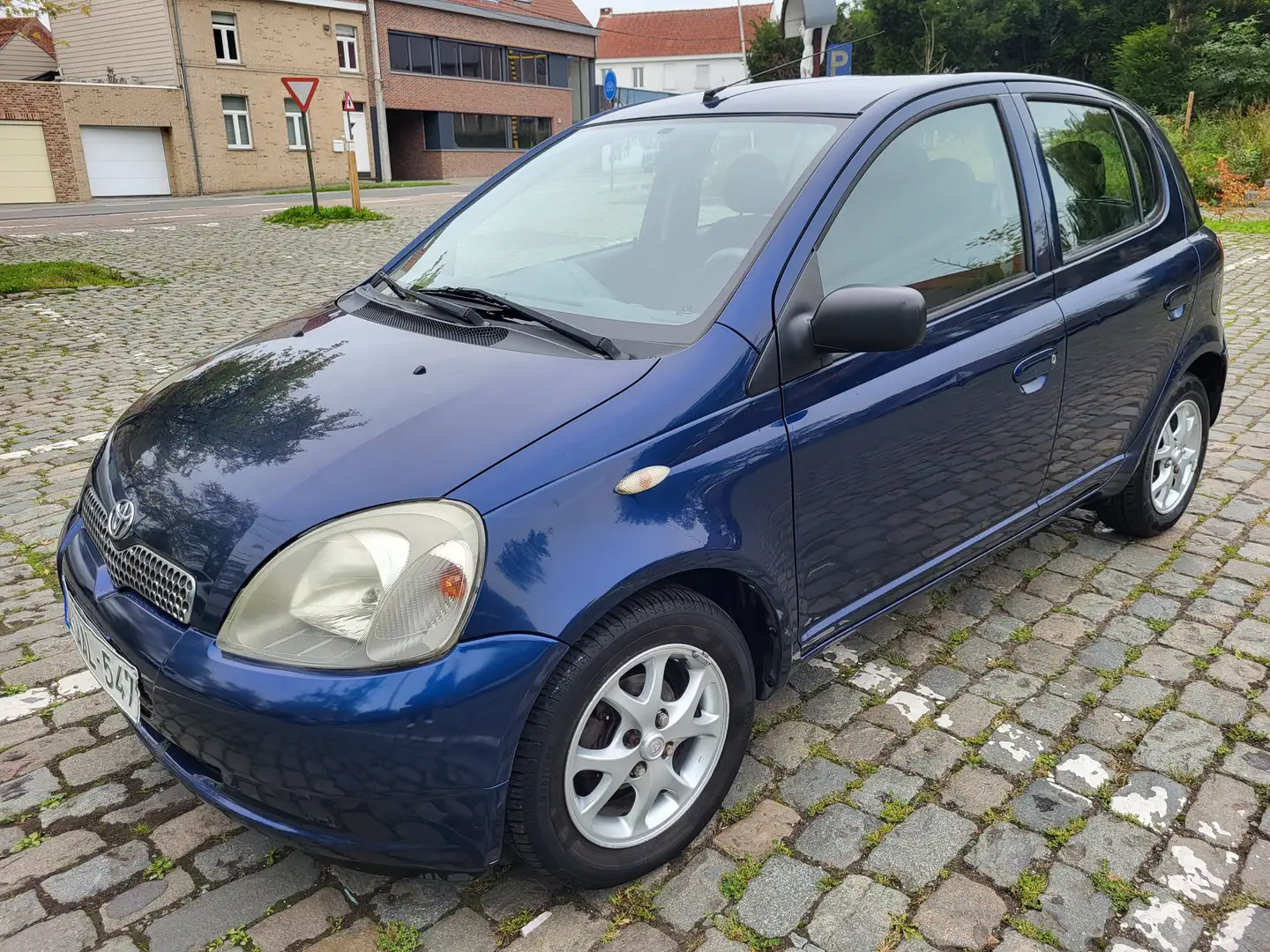 Toyota Yaris 1.0i VVT-i 16v Linea Sol CT OK ! Bleu - 2