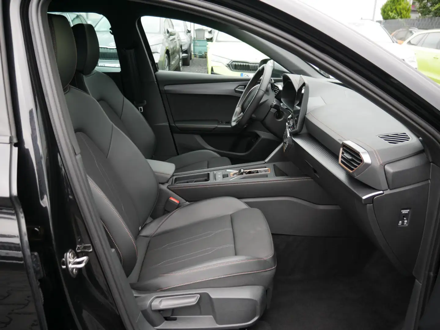 CUPRA Leon Sportstourer TSI 1.5 e-Hybrid FACEL. LED Schwarz - 2