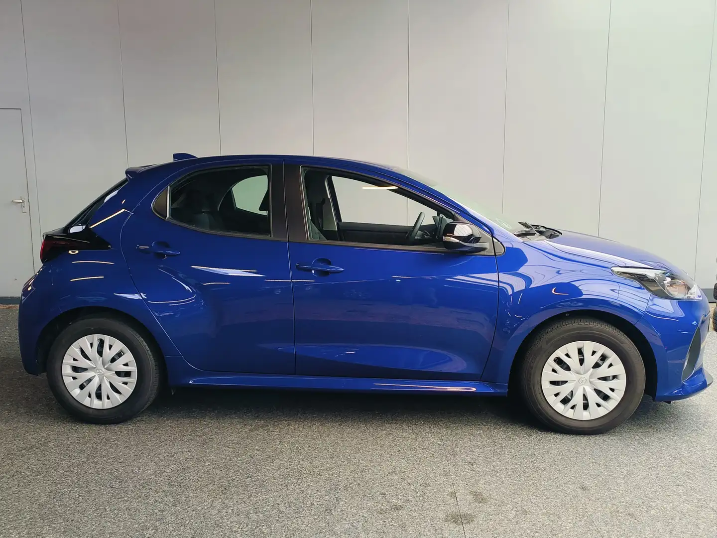 Mazda 2 Hybrid 1.5 Prime-line AUTOMAAT uit 2024 Rijklaar + Blauw - 2
