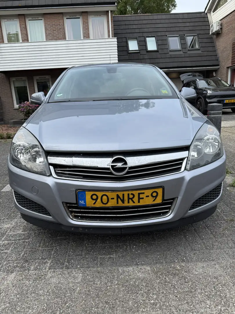 Opel Astra 1.6 111 y. Edition Grijs - 2