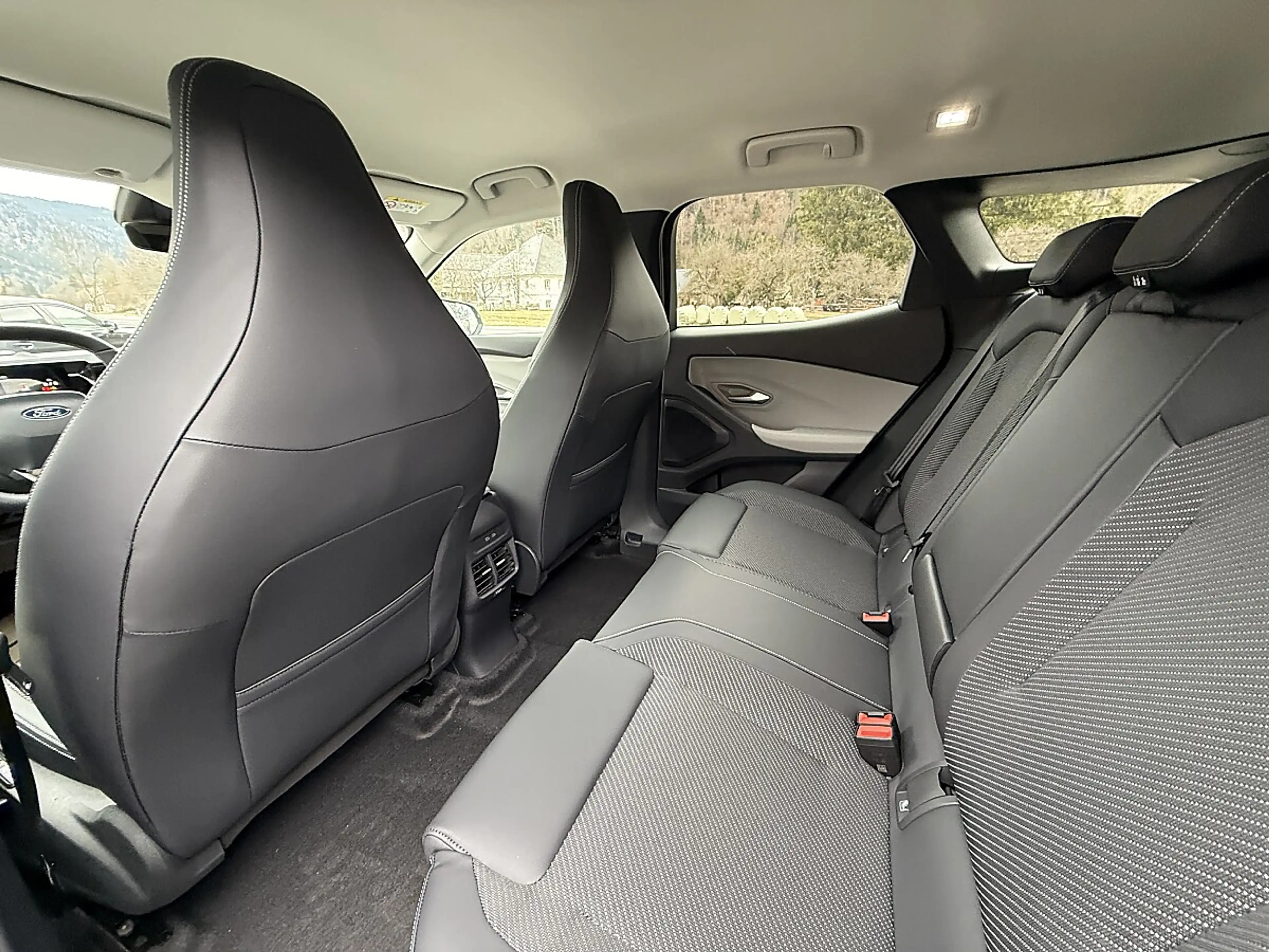 Ford Explorer Elektro 77kWh AWD  Select — photo 5