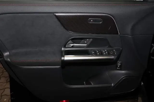 Mercedes-Benz Gla view 12