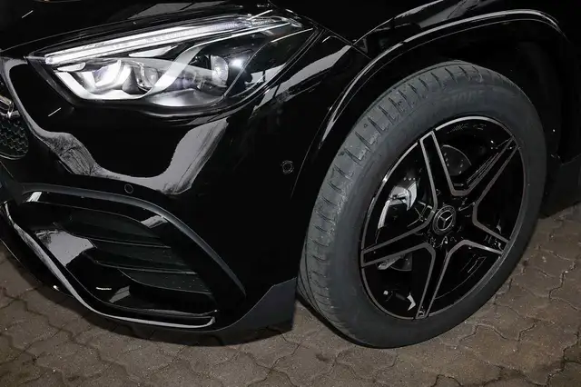 Mercedes-Benz Gla view 3