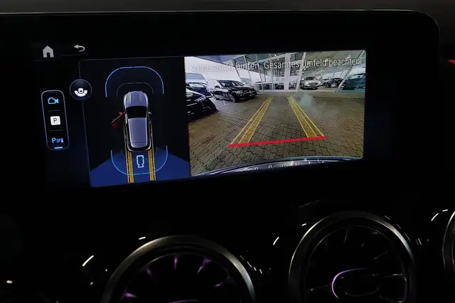 Mercedes-Benz Gla view 11