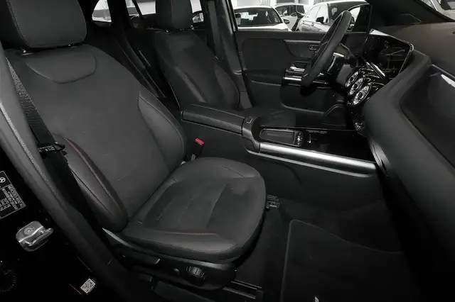 Mercedes-Benz Gla view 4