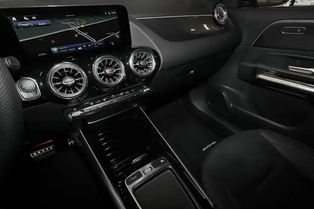 Mercedes-Benz Gla view 10