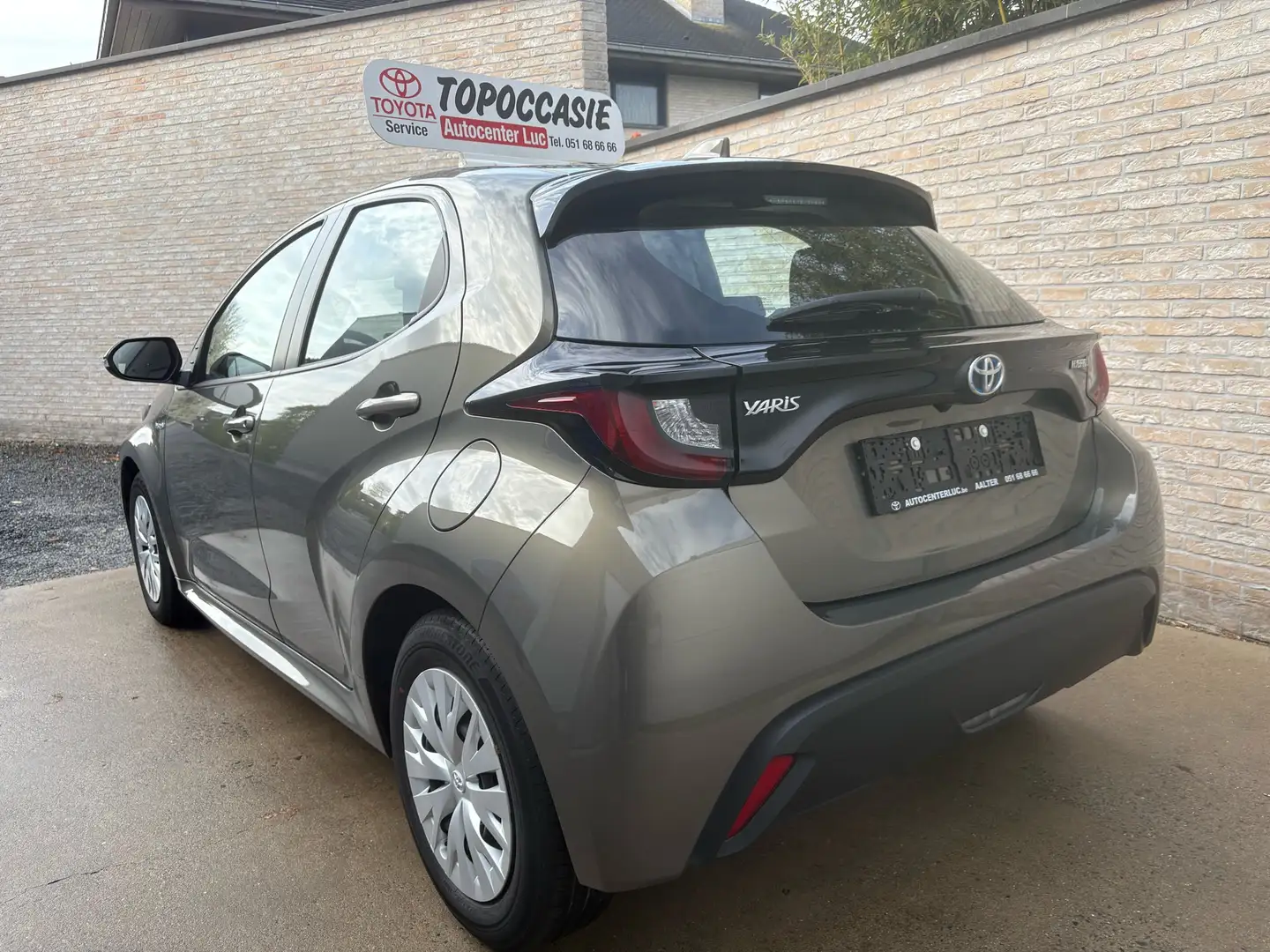 Toyota Yaris 1.5i VVT-i HYBRID AUTOMAAT DYNAMIC UITVOERING ! Beige - 2