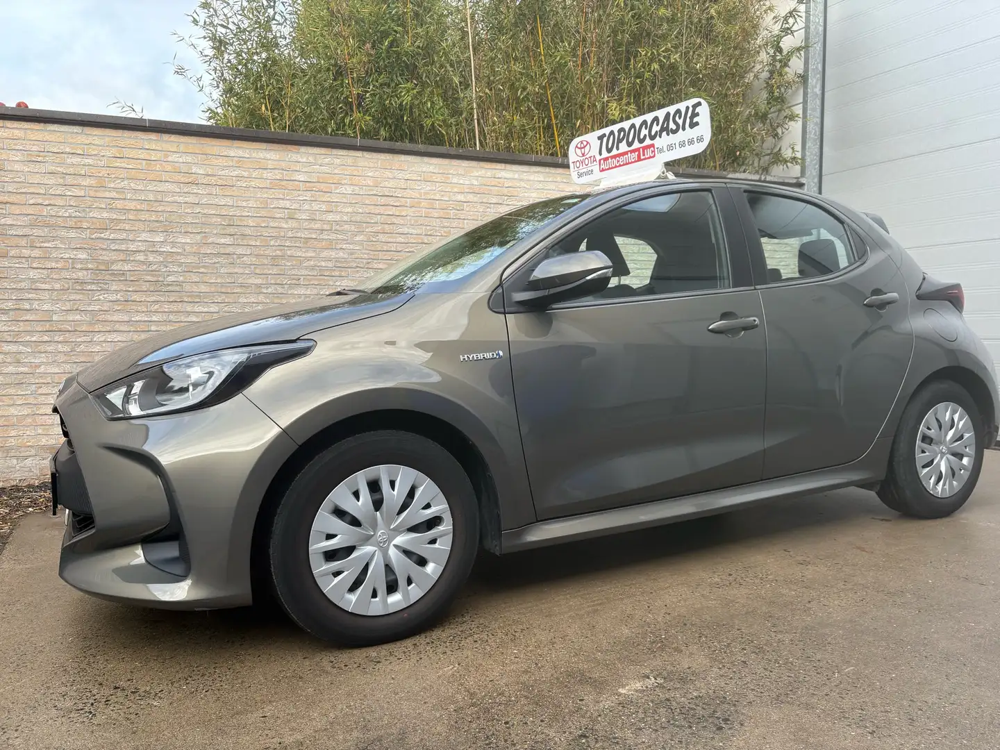 Toyota Yaris 1.5i VVT-i HYBRID AUTOMAAT DYNAMIC UITVOERING ! Beige - 1