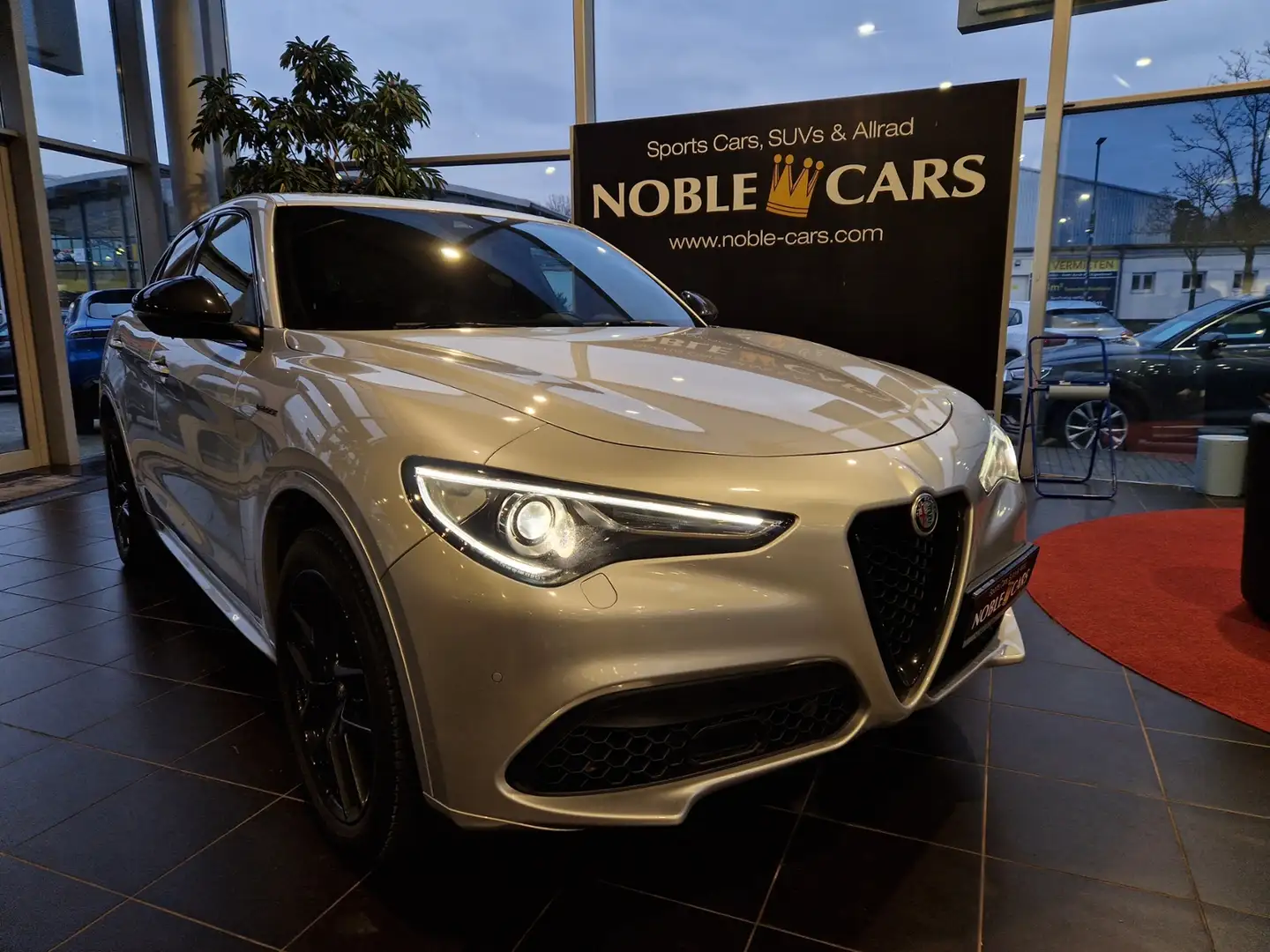 Alfa Romeo Stelvio Veloce Q4 ACC NAVI LEDER AHK Silber - 1