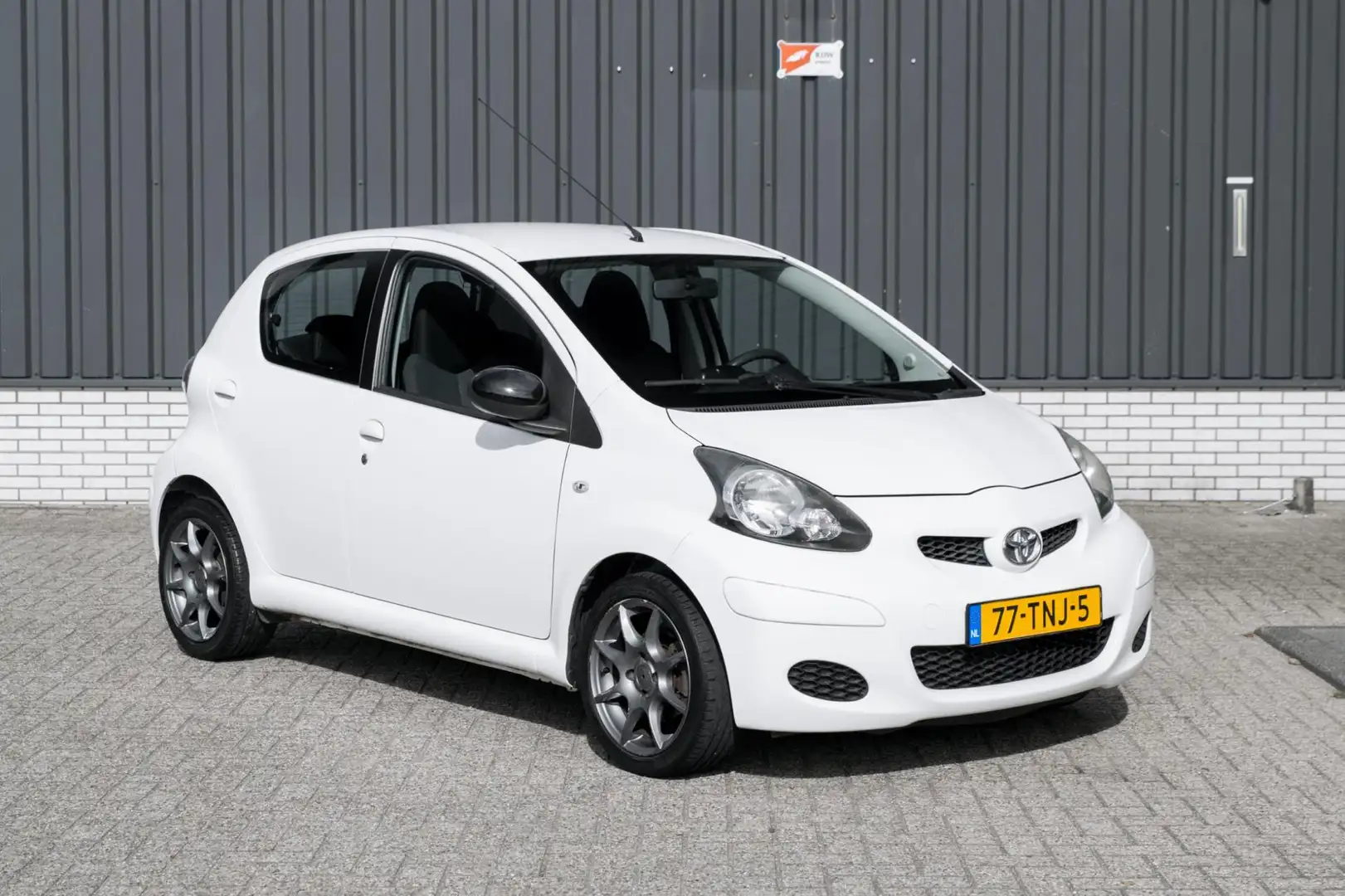 Toyota Aygo 1.0-12V Comfort Navigator*Airco*Nav*5-DRS* Wit - 2