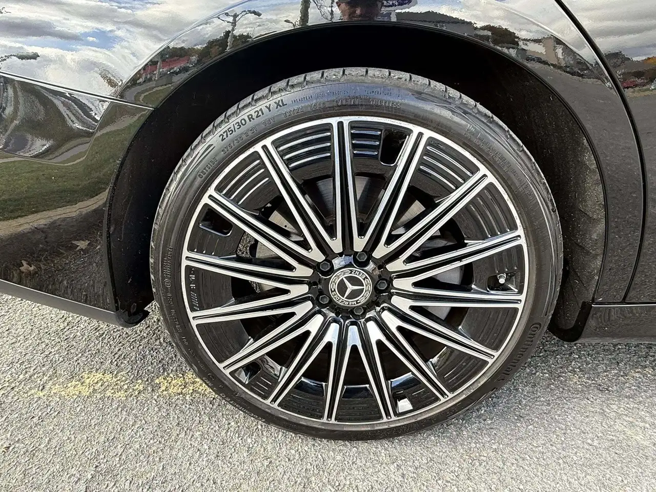Mercedes-Benz E-Class снимка Mercedes-Benz E-Class