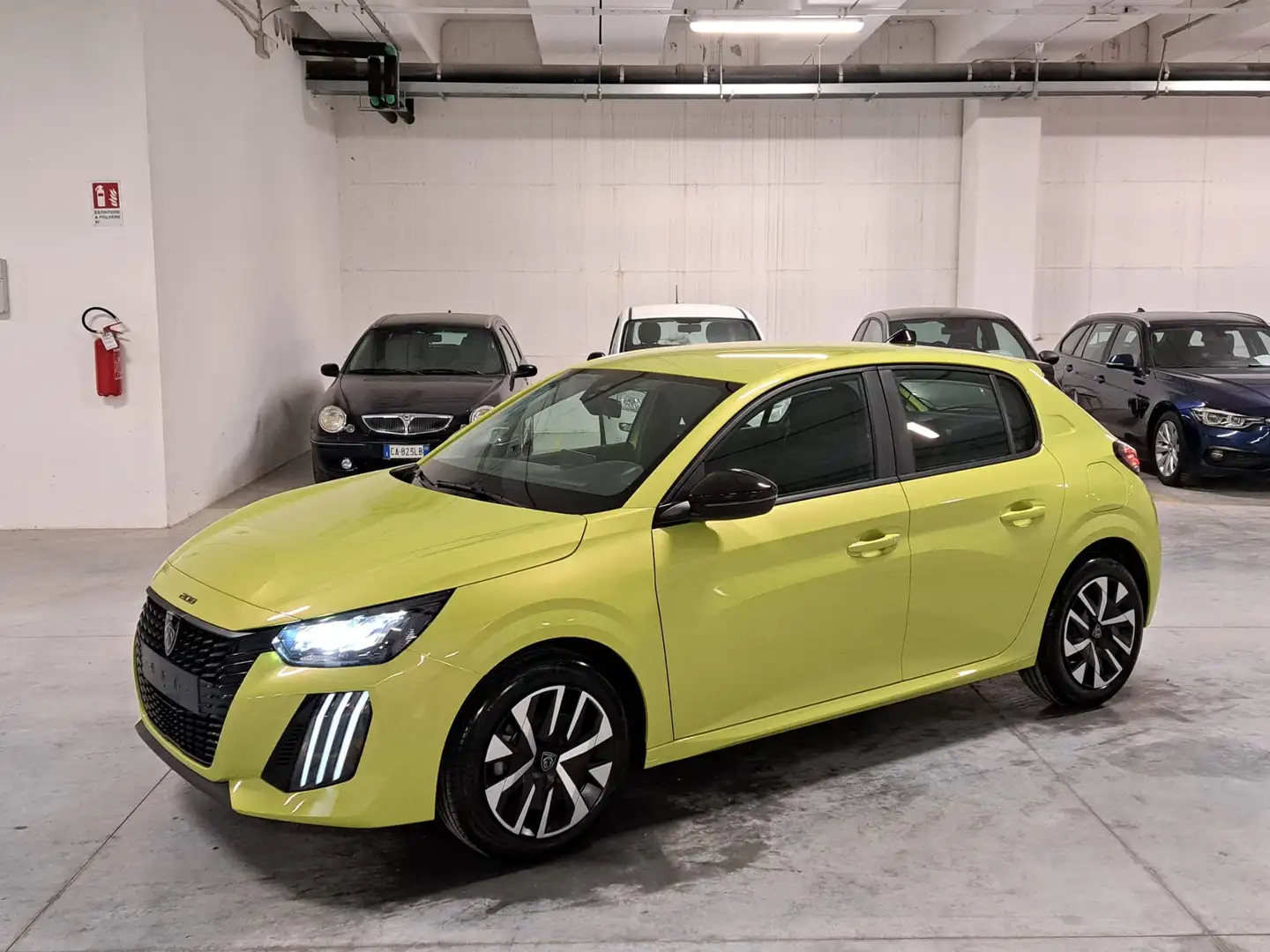 Peugeot 208 1200 PureTech 101CV Active 5 Porte ***Km. Zero*** Giallo - 1