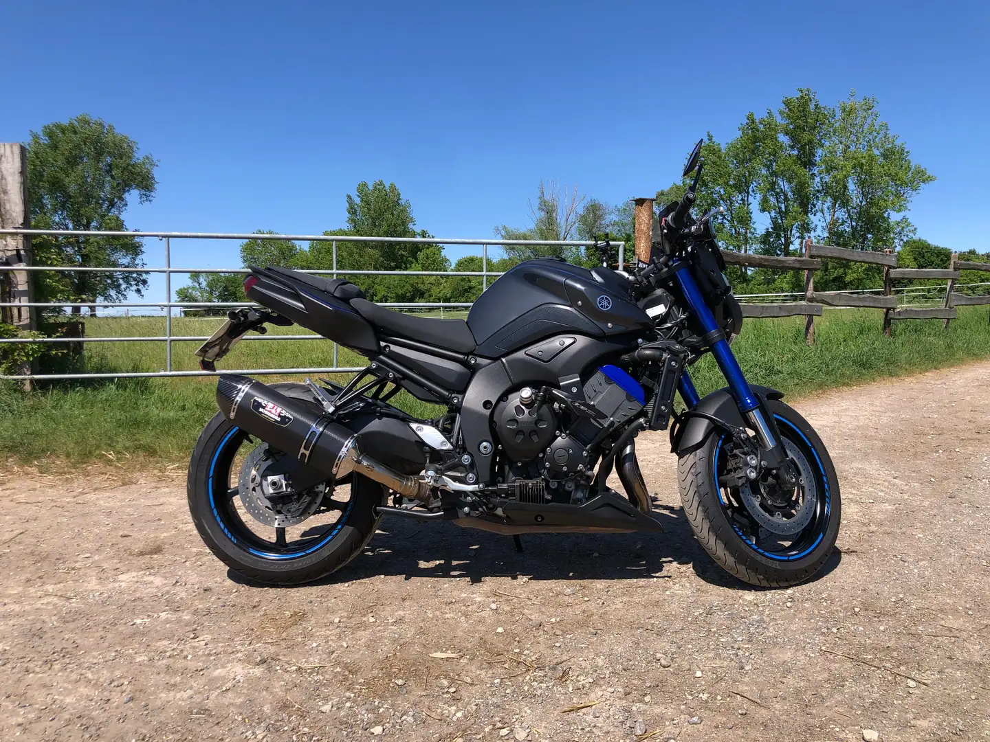 Yamaha FZ 8 RN25, ABS, Yoshimura, Heckumbau, viele Extras inkl Grau - 2