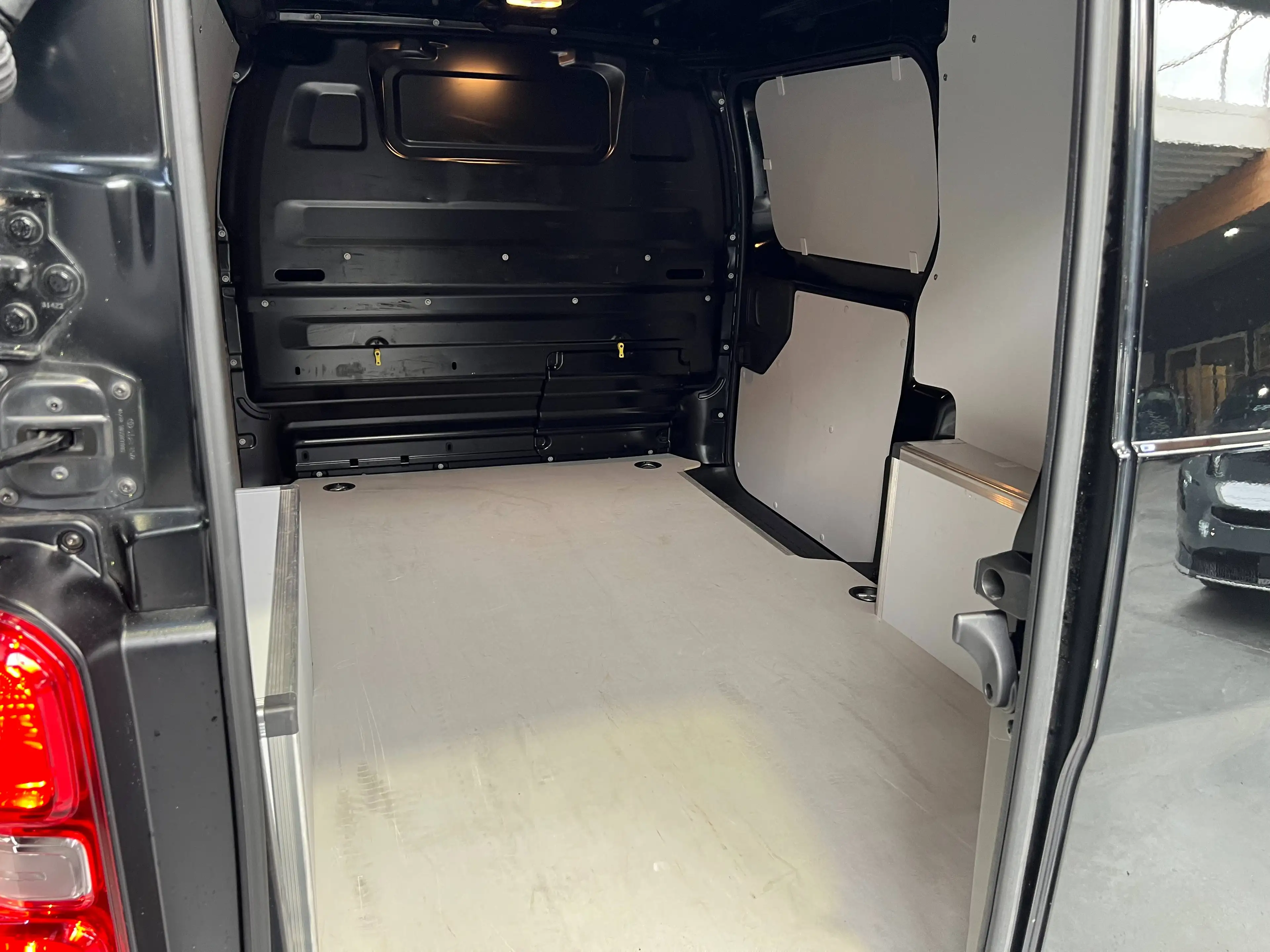 Citroen Jumpy 2.0 HDI / FULL BLACK / APP CAR-PLAY — photo 14