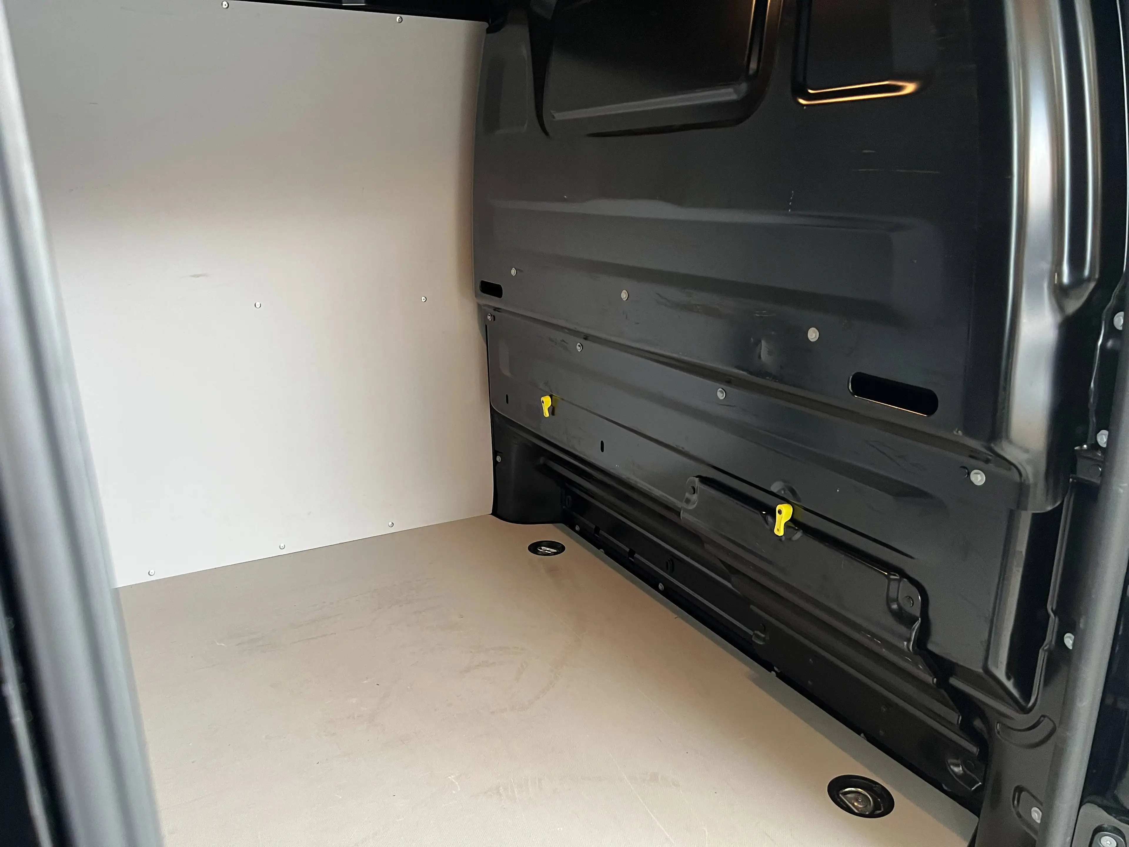 Citroen Jumpy 2.0 HDI / FULL BLACK / APP CAR-PLAY — photo 9