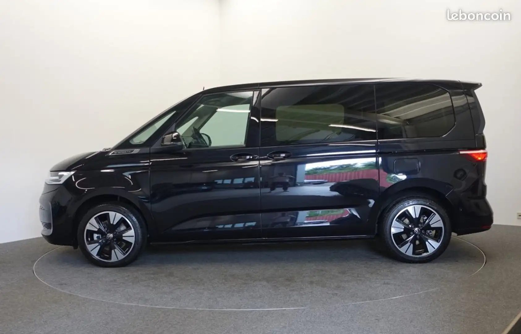 Volkswagen T7 Multivan T7 1.4 TSI e DSG Life Zwart - 2