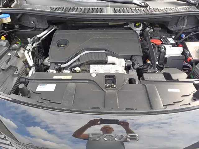 Peugeot 5008 view 5