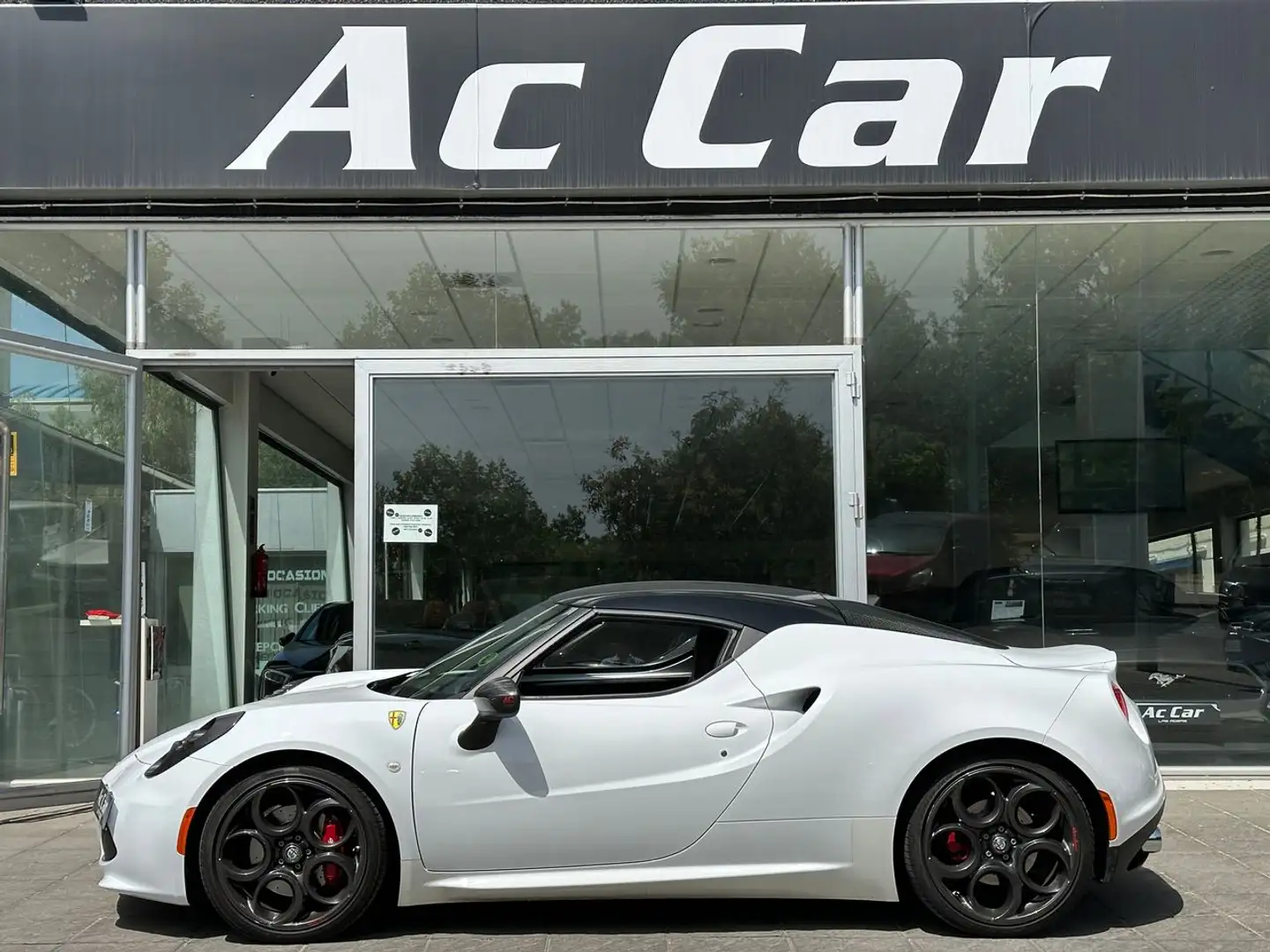 Alfa Romeo 4C 1.7 Tbi TCT 240 Білий - 1