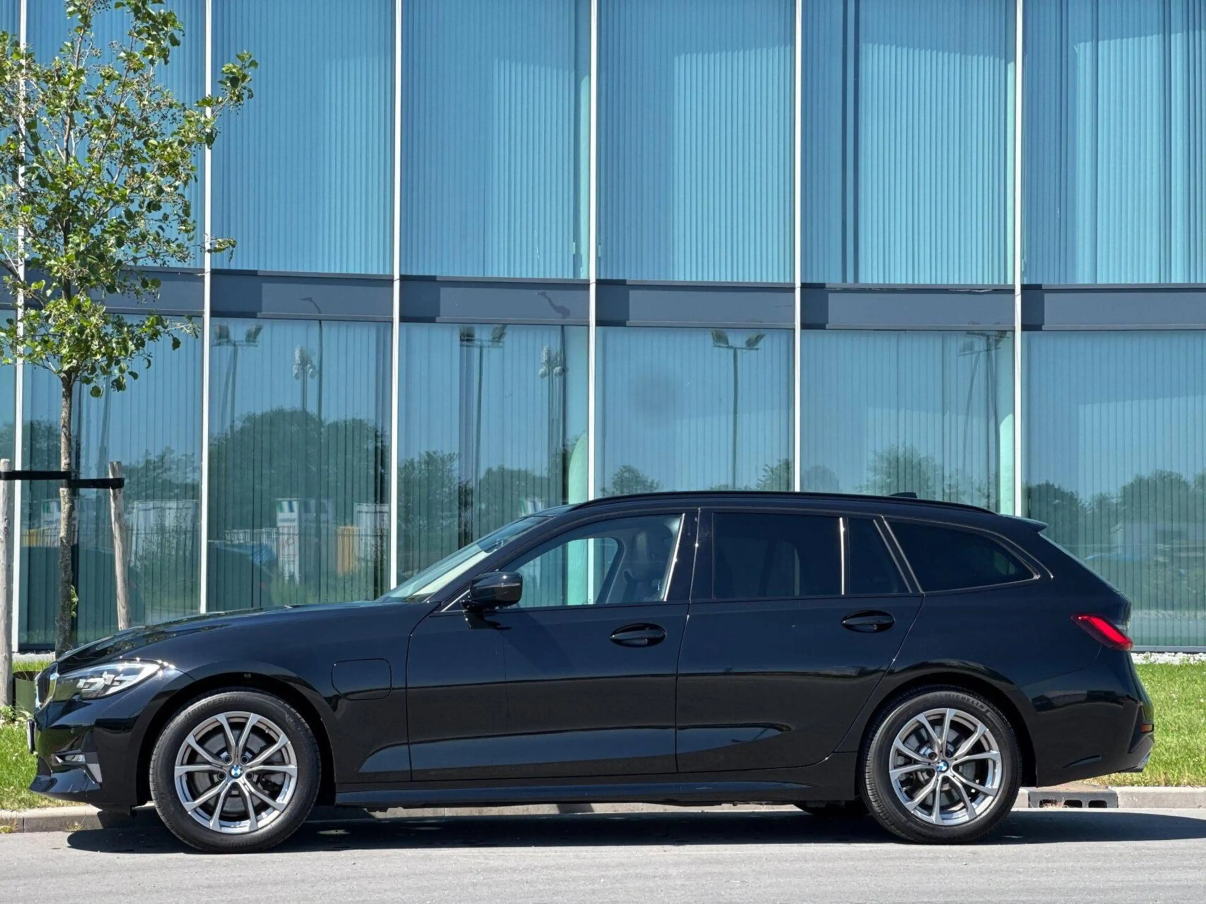 BMW 320 3-serie Touring 320e Sport Line PHEV // Panorama D — photo 12