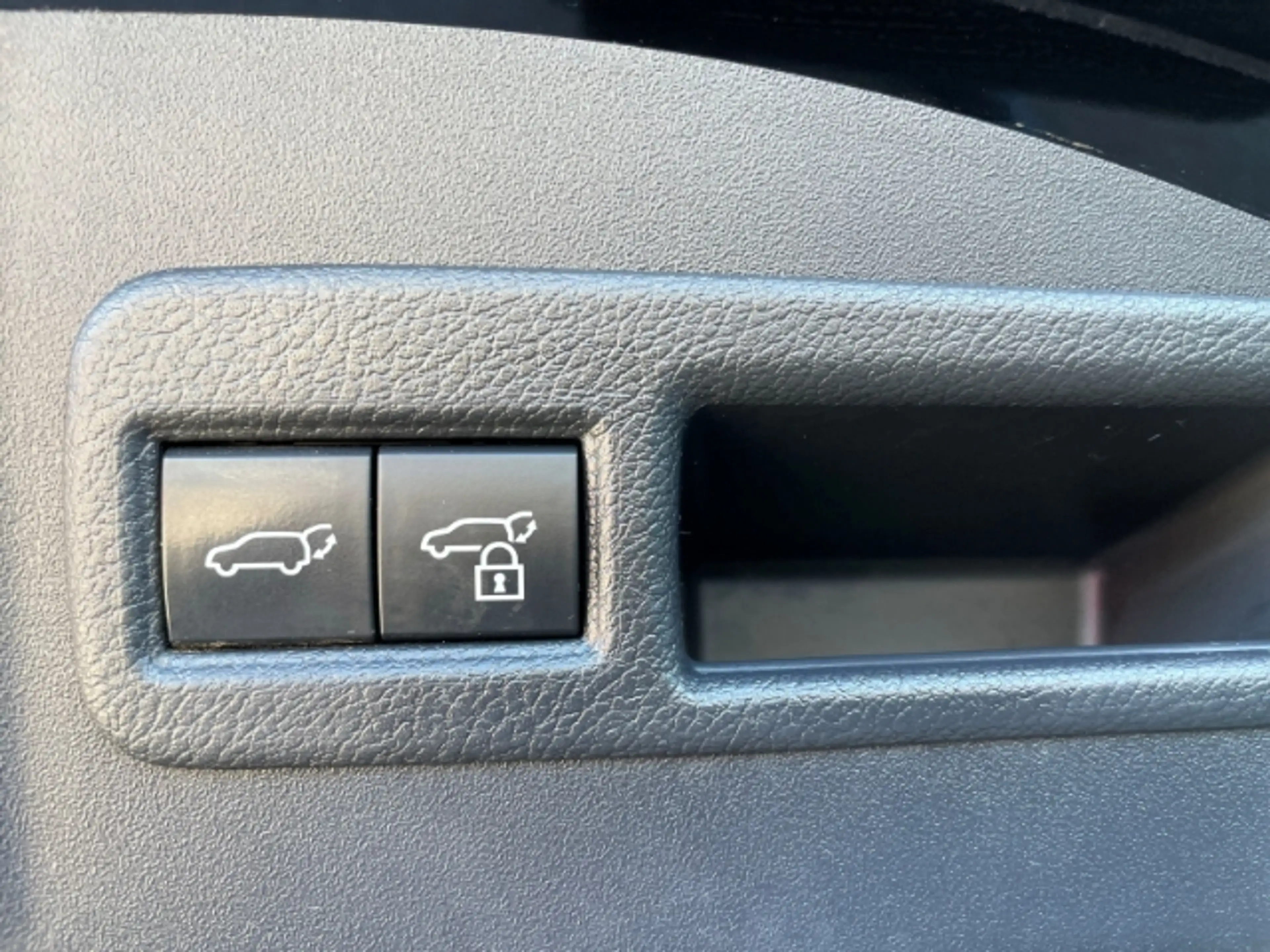 Subaru Solterra Elektro, Platinum AWD, Navi, Sitzheizung — photo 7