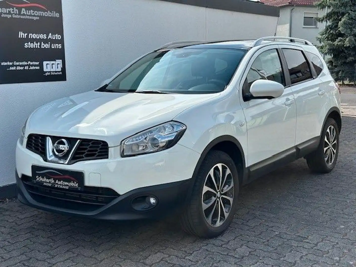 Nissan Qashqai +2 I-Way 1,6dCi 7 Sitze Navi Cam Pano AHK Tempomat Wit - 1