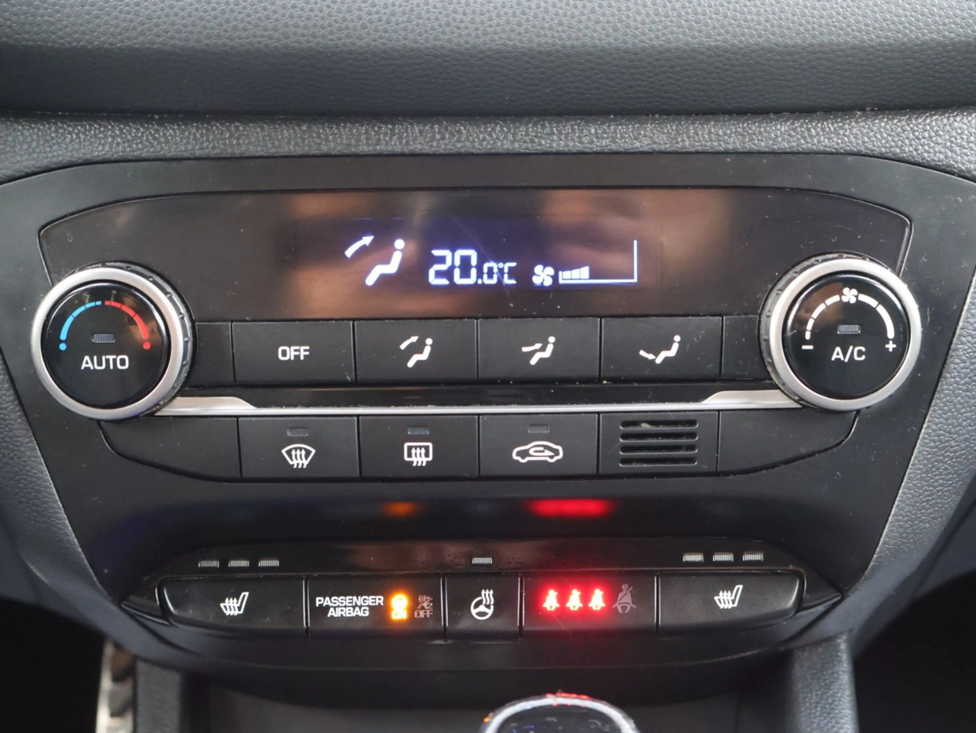 Hyundai i20 Active 1.4 Style Aut. CROSS-28TKM-NAVI-RFK — photo 11