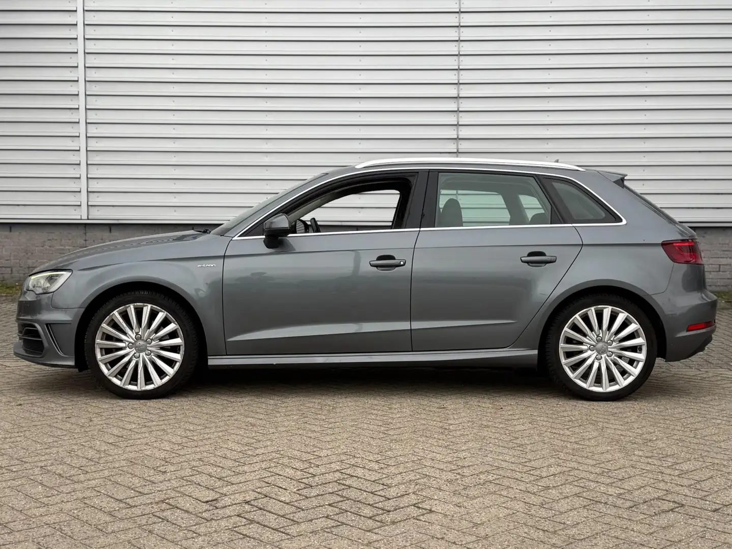 Audi A3 Sportback 1.4 e-tron PHEV Ambition Pro Line plus ( Grijs - 2
