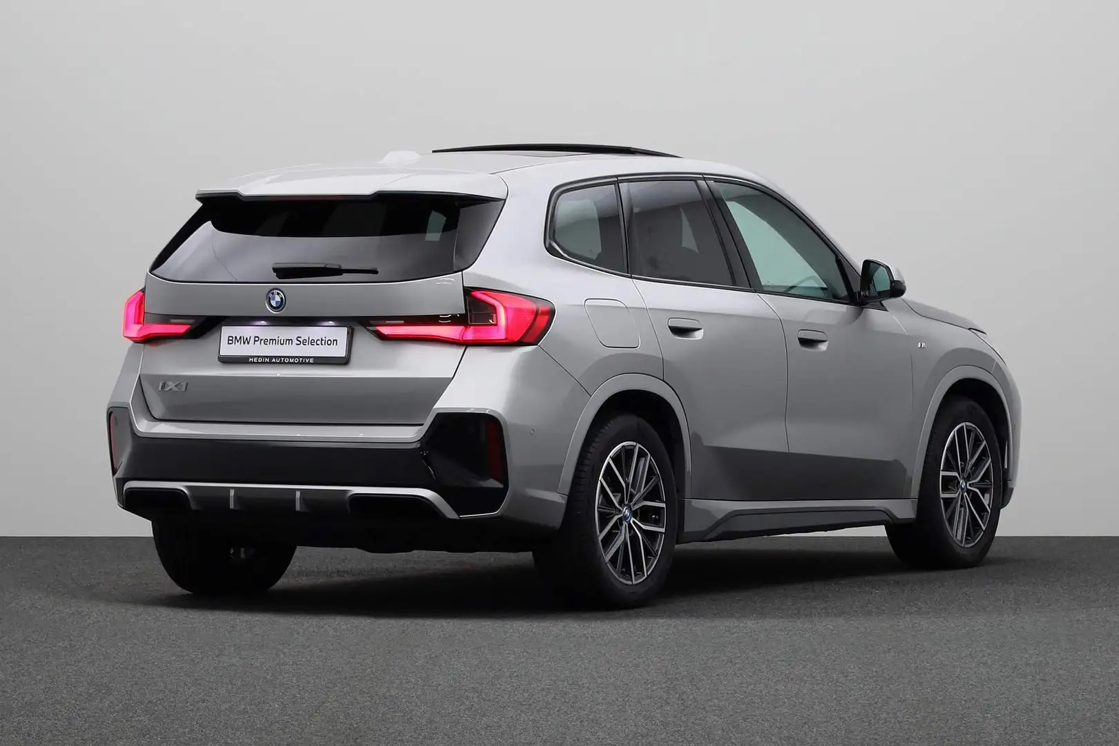 BMW iX1 xDrive30 Launch Edition 67 kWh | Panoramadak | Com Gris - 2