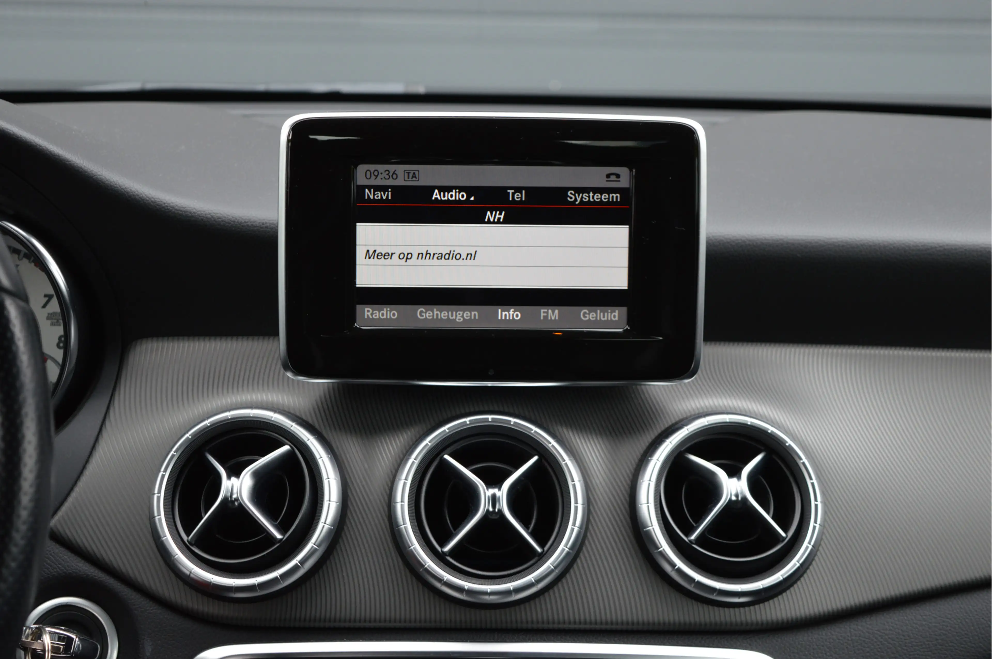 Mercedes-Benz CLA 180 Ambition | CAMERA | CARPLAY | — photo 18