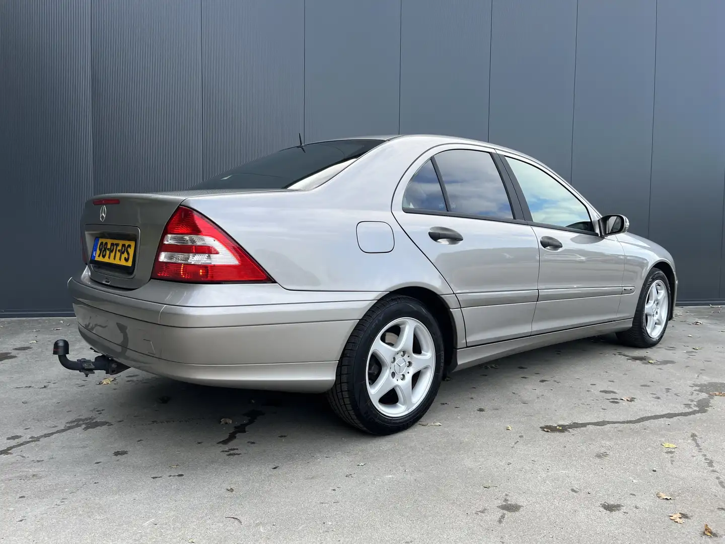 Mercedes-Benz C 180 K. Classic CRUISE ECC TREKHAAK Grau - 2