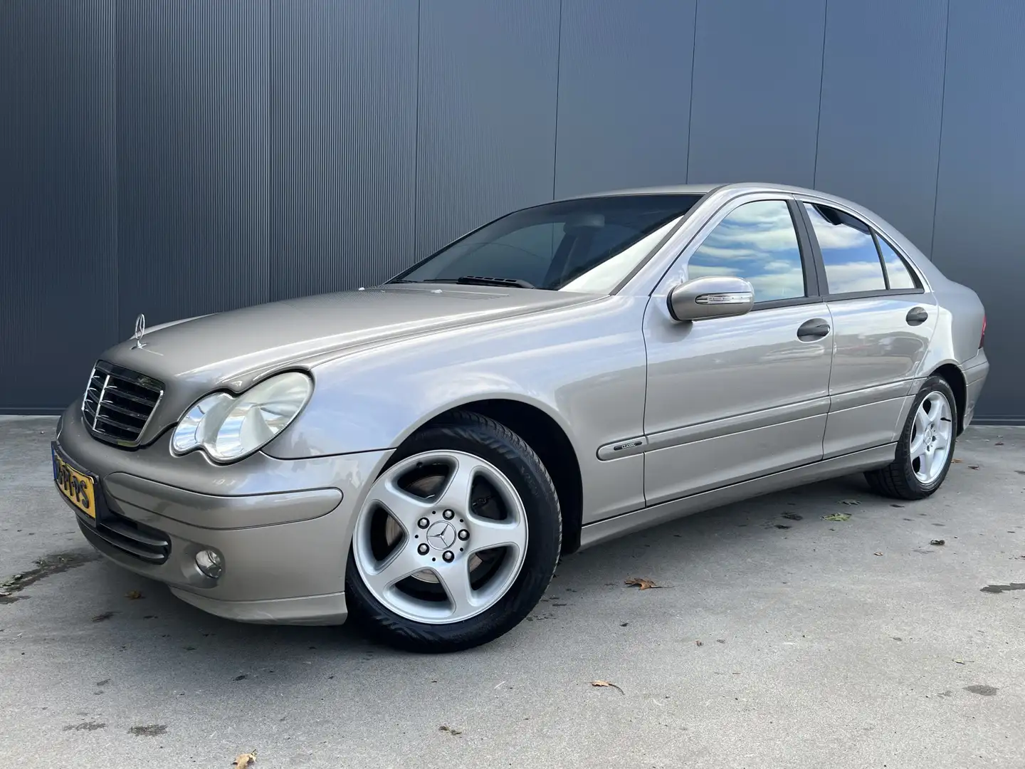 Mercedes-Benz C 180 K. Classic CRUISE ECC TREKHAAK Grau - 1