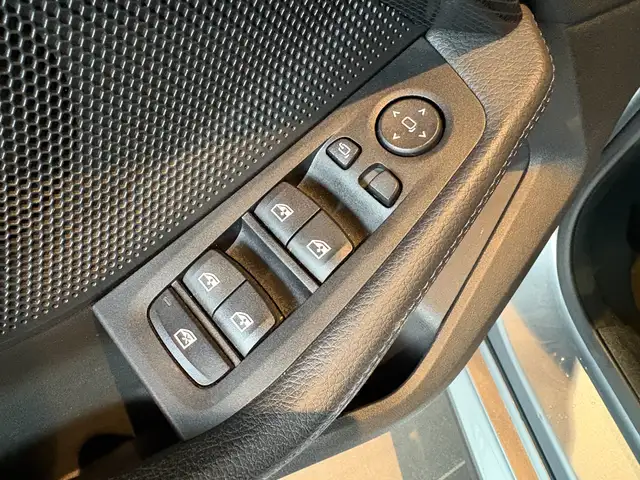 BMW 2 Series view 24