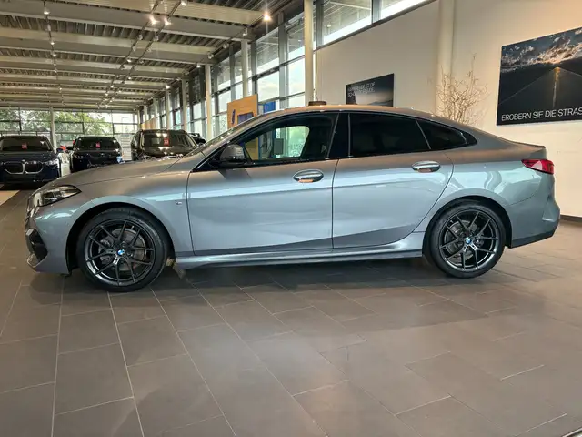 BMW 2 Series view 4