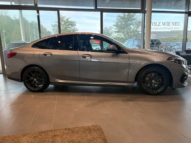 BMW 2 Series view 8