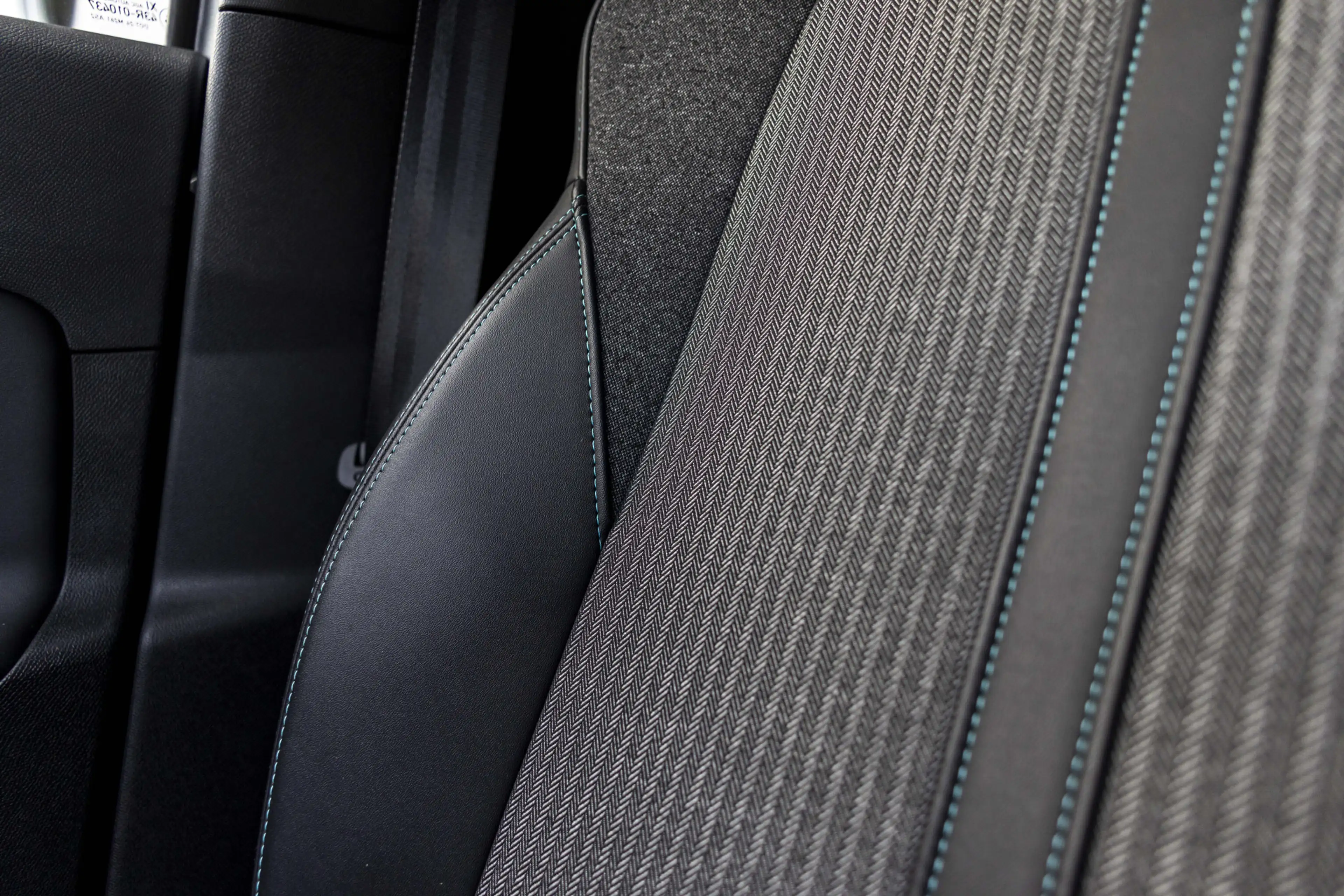 Peugeot 3008 1.6 HYbrid 225 Allure Pack Business | Carplay | Ca — photo 12