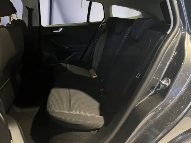 Ford Focus view 9