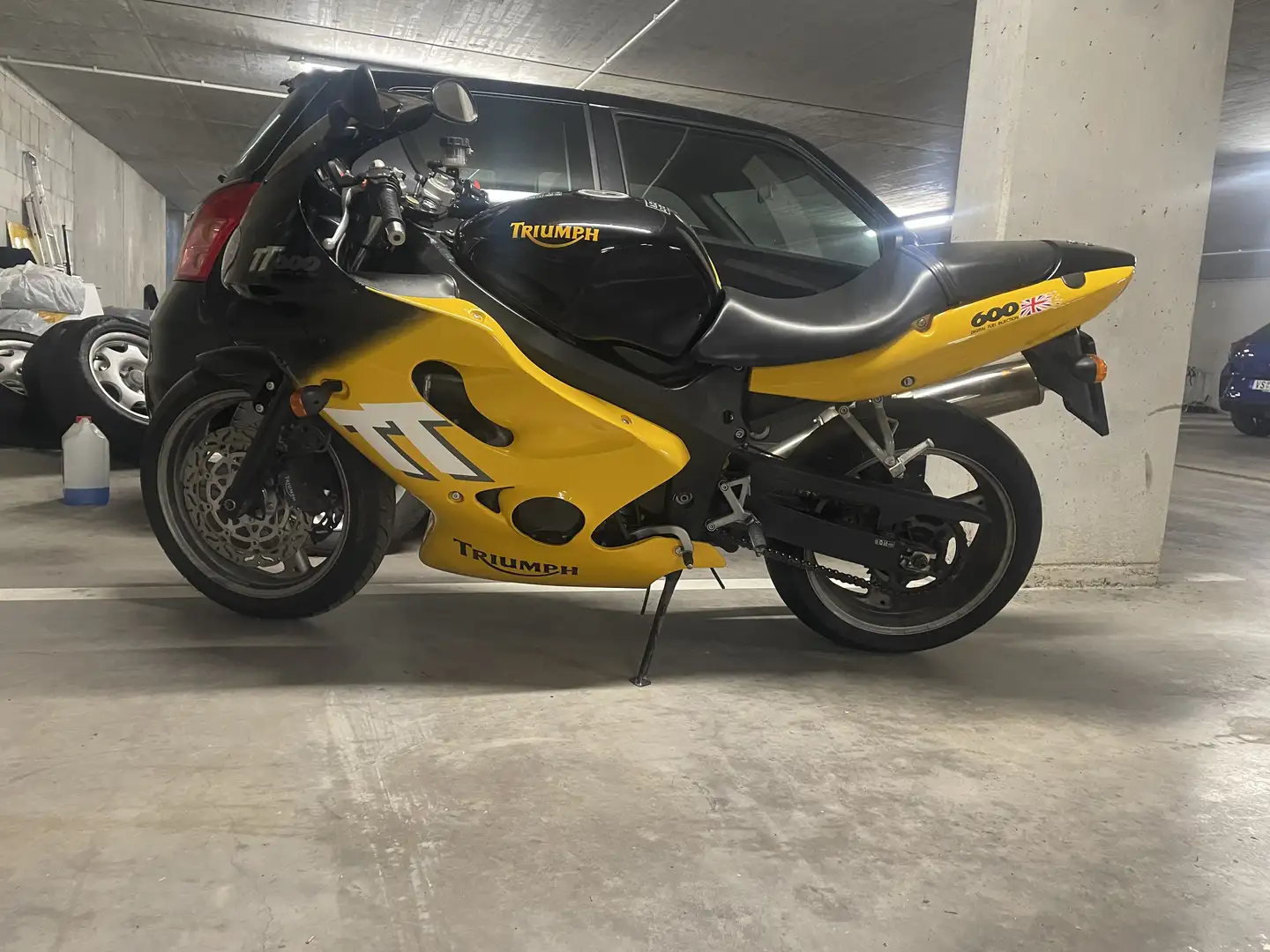 Triumph TT 600 Jaune - 1