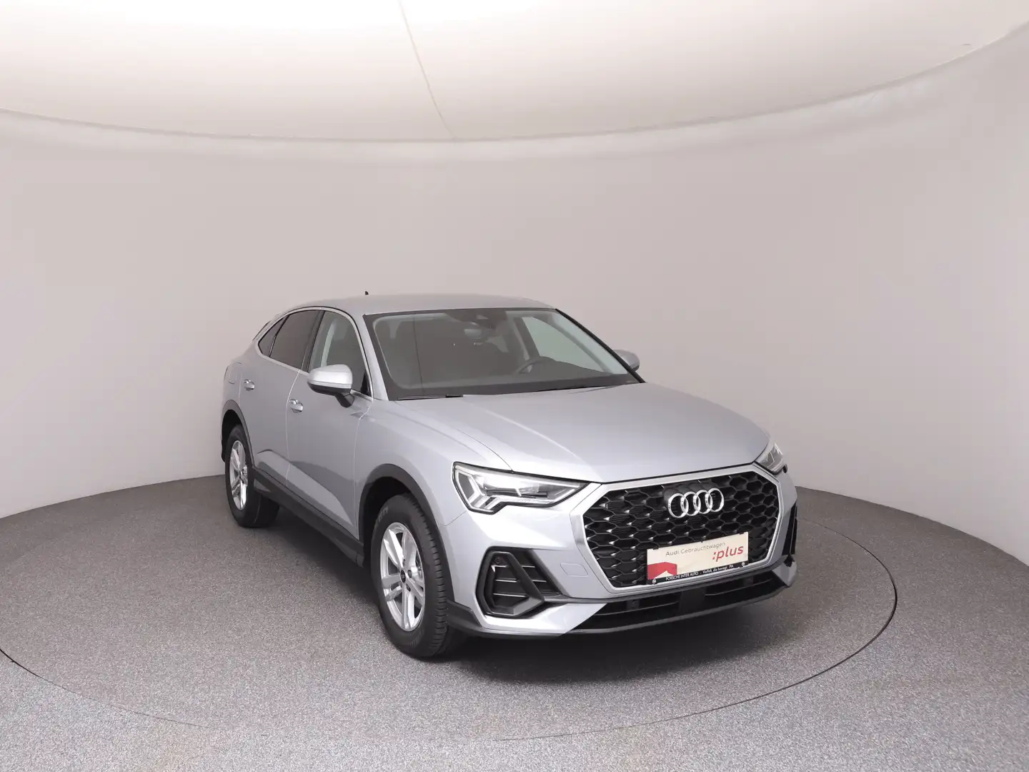 Audi Q3 35 TFSI intense Silber - 2