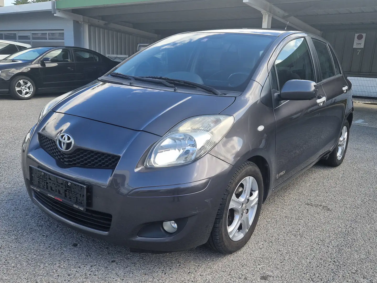 Toyota Yaris Yaris 1,33 Dual-VVT-i Sol Plus Sol Plus Grau - 1