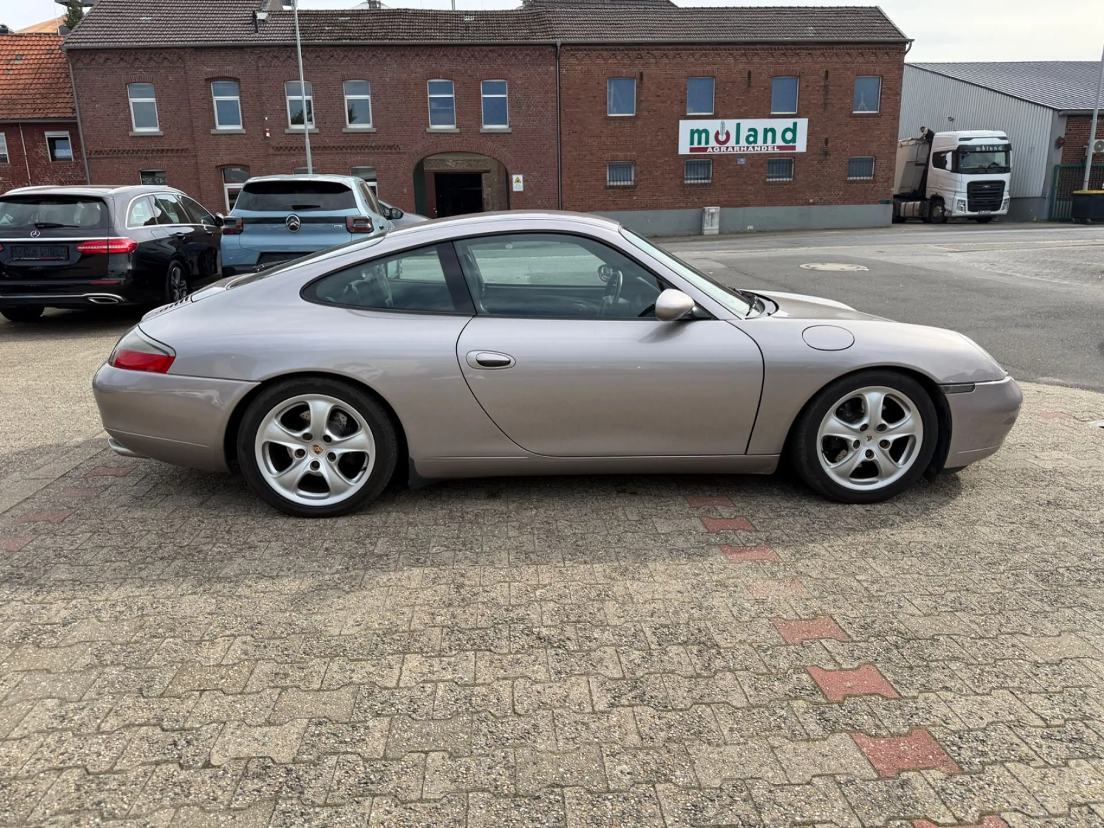 Porsche 996 Carrera Coupé 3,4 HANDSCHALTER 2HD DE FAHRZG — photo 4