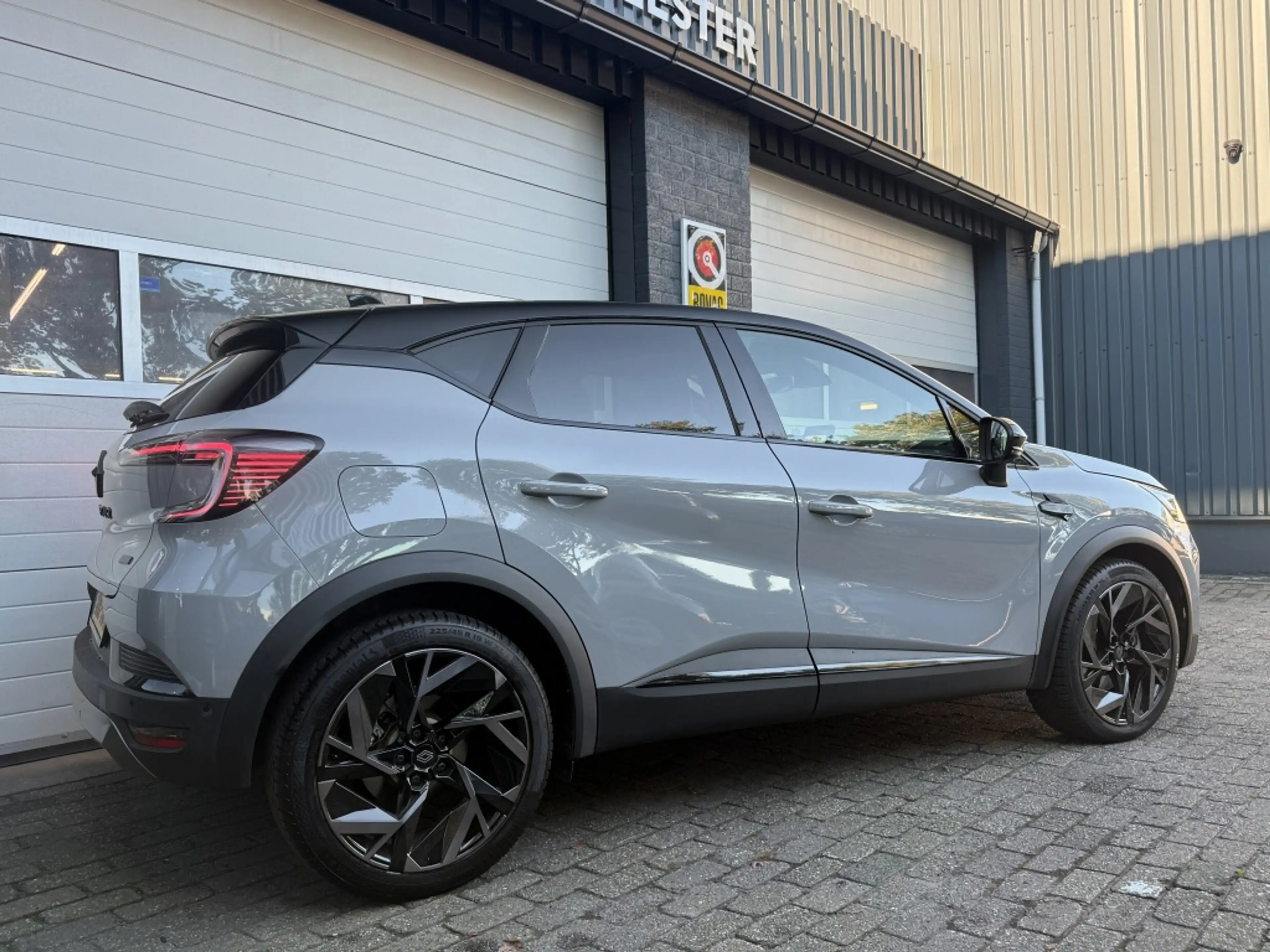 Renault Captur 1.8 ET fh160 espirit alpine pano/Harman Kardon — photo 3