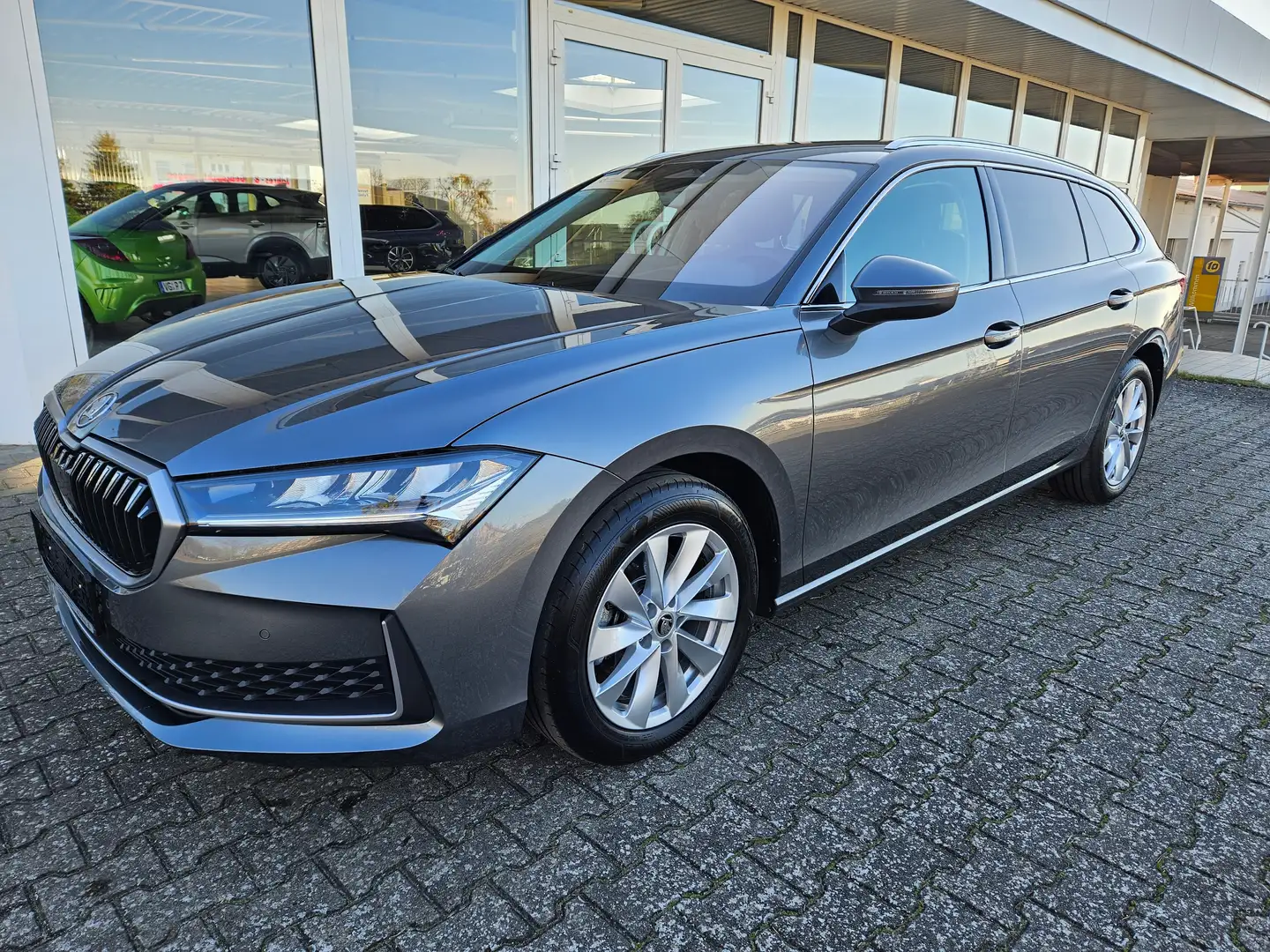 Skoda Superb 1.5 TSI DSG Selection AHK HuD 4xSHZ LED Massage... Grau - 1