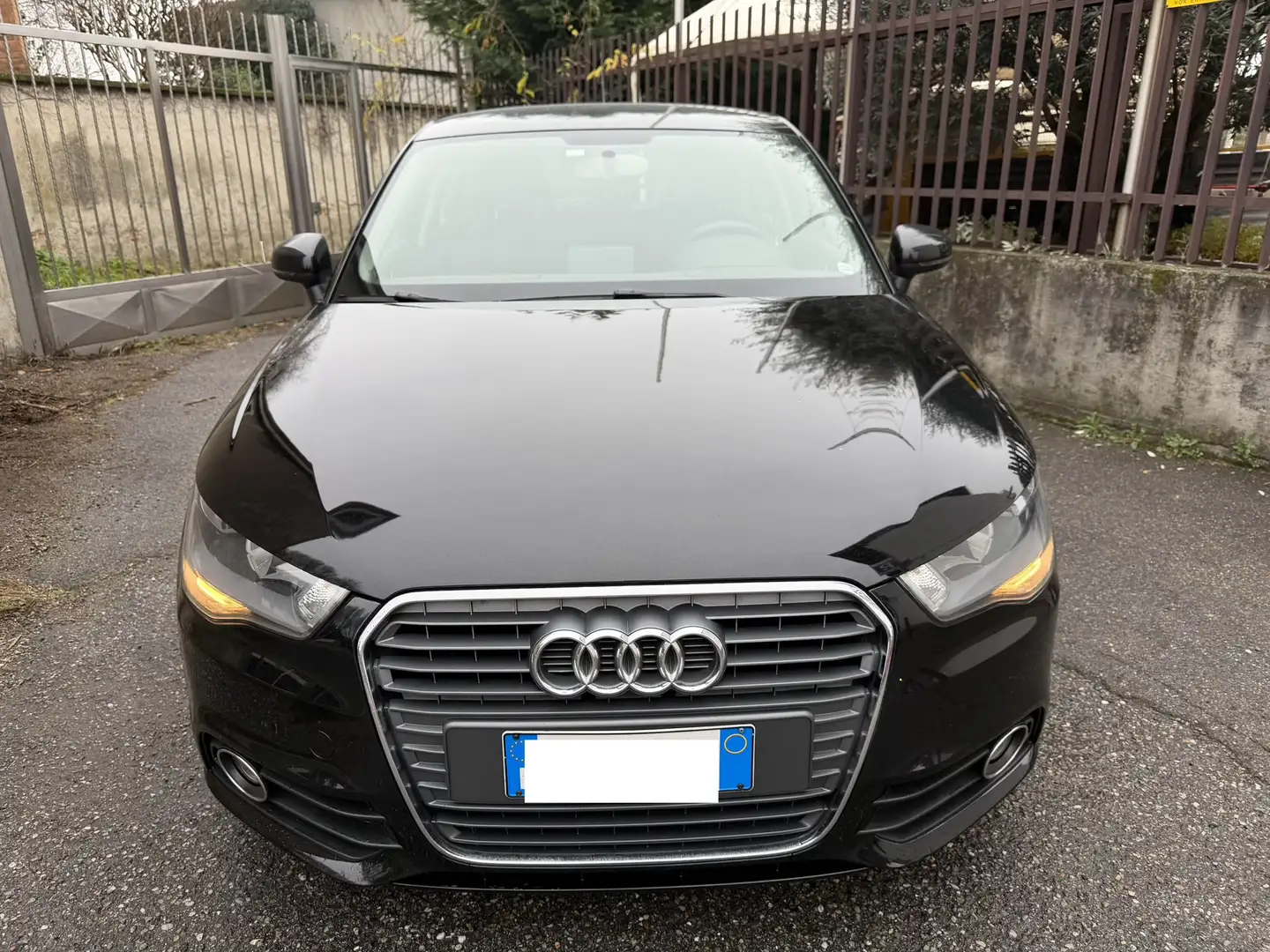 Audi A1 Sportback 1.6 tdi Admired 90cv Nero - 2