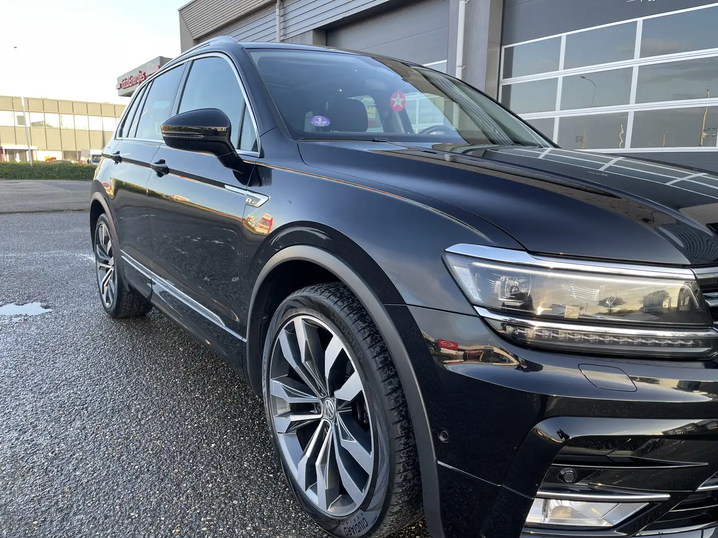 Volkswagen Tiguan 1.4 TSI ACT Highl. Zwart - 2