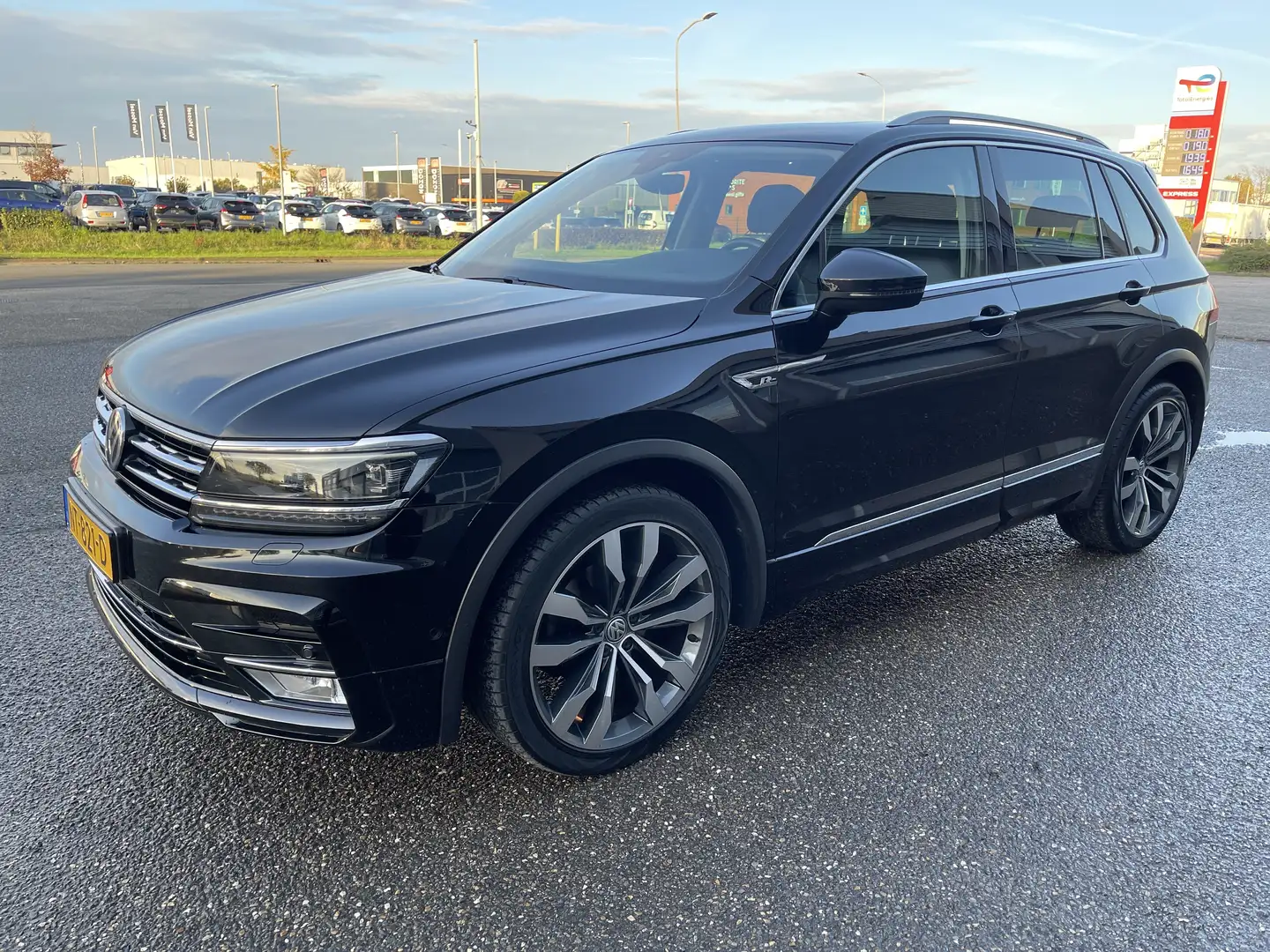 Volkswagen Tiguan 1.4 TSI ACT Highl. Zwart - 1