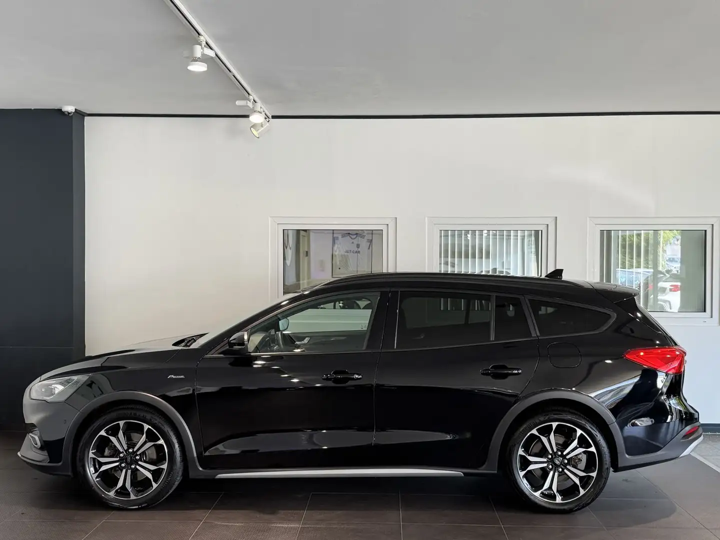 Ford Focus Active X *PANO-ACC-LED-KAMERA-AHK-18"* Schwarz - 2