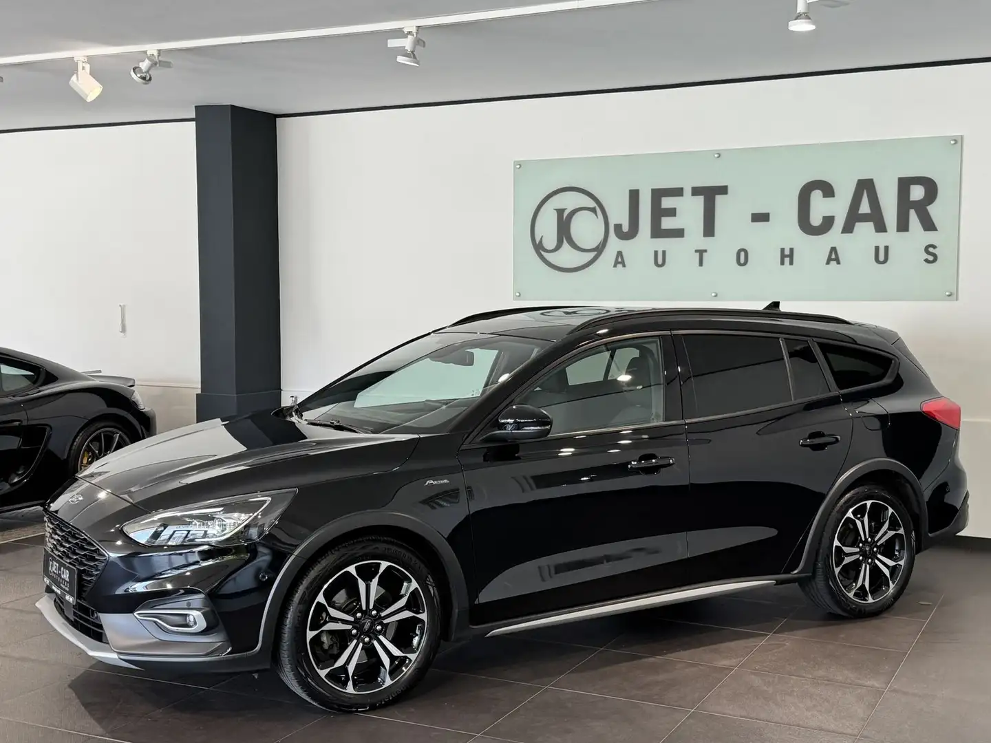Ford Focus Active X *PANO-ACC-LED-KAMERA-AHK-18"* Schwarz - 1