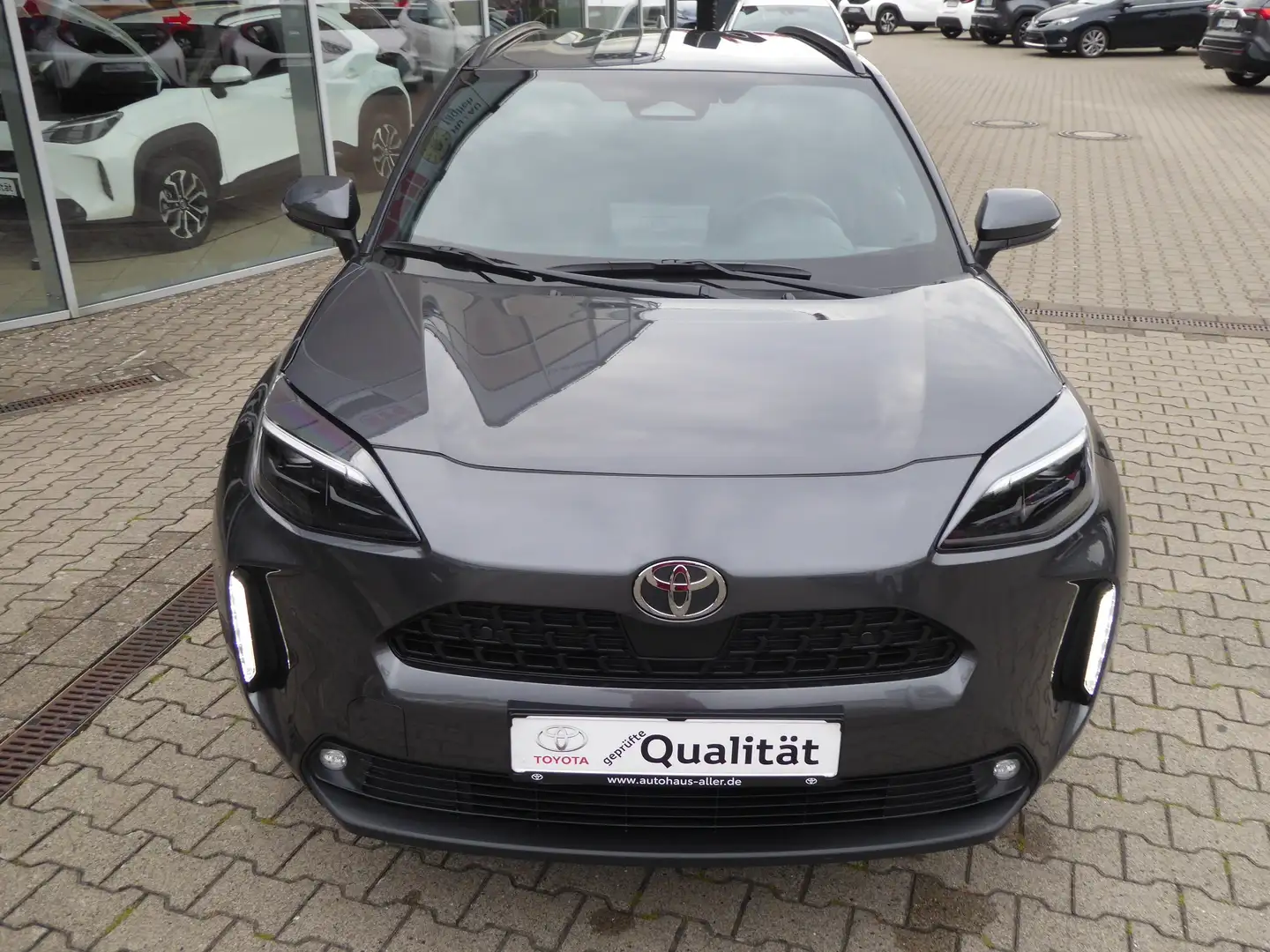 Toyota Yaris Cross 1.5H Teamplayer+Winter+Safety-Paket Grau - 2